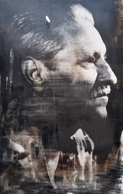 Fernando Maurício, cantante de Fado de la Mouraria, un barrio de Lisboa, de perfil y con bigote, en un retrato en blanco y negro, impreso y desgastado